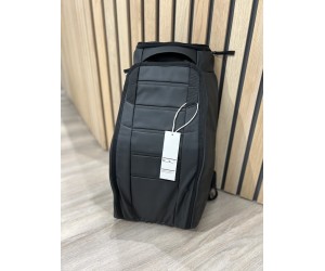 DB Hugger Backpack 30 L/Black Out